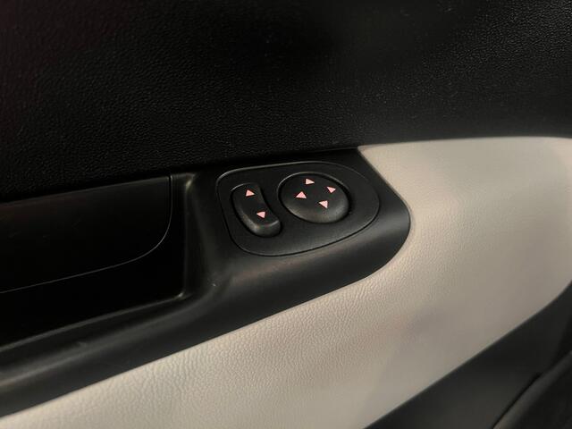 Fiat 500 1.0 Hybrid Dolcevita Lederen bekleding, Panoramdak, Navigatie.