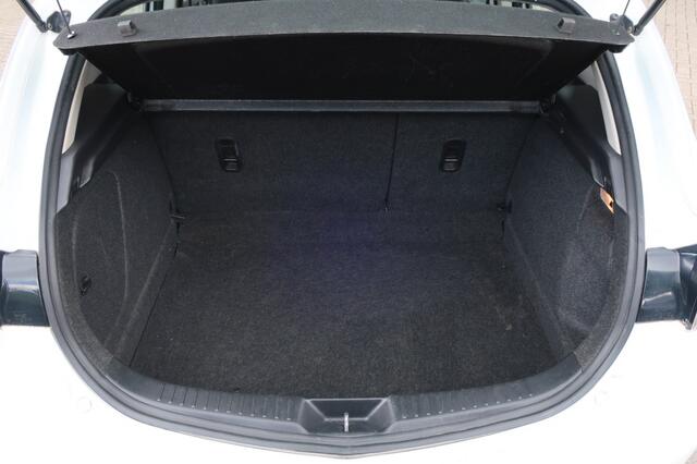 Mazda 3 1.6 TS Plus, Stoelverwarming, PDC achter, All Season banden etc.