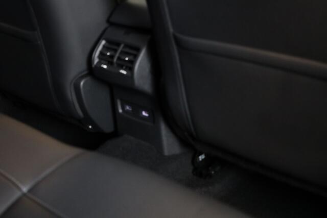 Citroen C4 PT 130 Shine Automaat-8 Schuif/kanteldak | HiFi | Volleder | Stoelverw | Draadloos laden telefoon