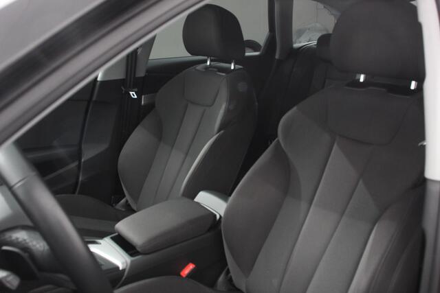 Audi A4 Avant 40 TFSI 204pk Automaat S-Line Black Edition Navigatie Apple Carplay/Android Auto Adaptieve Cruise Control Parkeersensoren Camera Dodehoek Ass