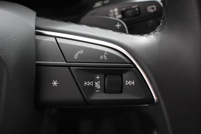 Audi A4 Avant 40 TFSI 204pk Automaat S-Line Black Edition Navigatie Apple Carplay/Android Auto Adaptieve Cruise Control Parkeersensoren Camera Dodehoek Ass