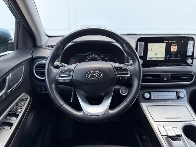 Hyundai Kona EV Premium 64 kWh SOH 100 % 1 Fase / Lichtmetalen velgen 17 / Cruise control adaptief met Stop&Go en stuurhulp / Airco automatisch /
