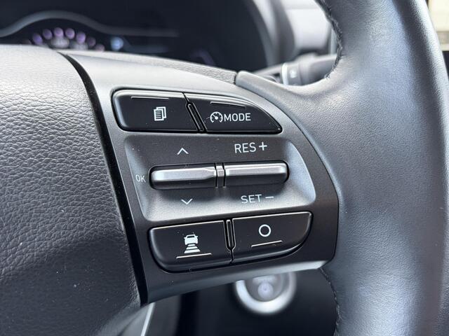 Hyundai Kona EV Premium 64 kWh SOH 100 % 1 Fase / Lichtmetalen velgen 17 / Cruise control adaptief met Stop&Go en stuurhulp / Airco automatisch /