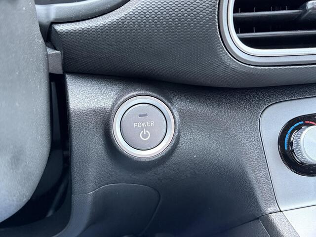 Hyundai Kona EV Premium 64 kWh SOH 100 % 1 Fase / Lichtmetalen velgen 17 / Cruise control adaptief met Stop&Go en stuurhulp / Airco automatisch /