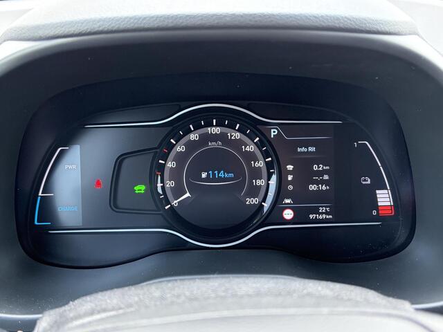 Hyundai Kona EV Premium 64 kWh SOH 100 % 1 Fase / Lichtmetalen velgen 17 / Cruise control adaptief met Stop&Go en stuurhulp / Airco automatisch /