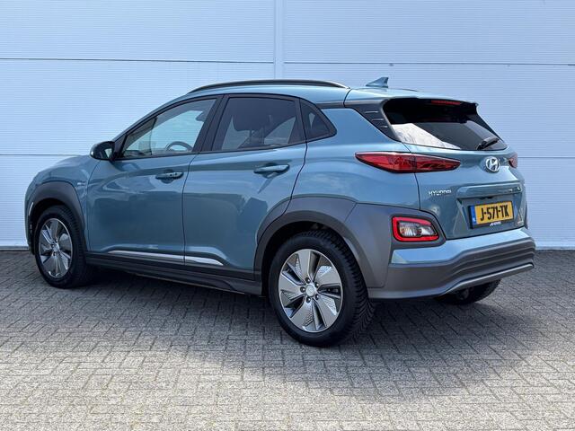 Hyundai Kona EV Premium 64 kWh SOH 100 % 1 Fase / Lichtmetalen velgen 17 / Cruise control adaptief met Stop&Go en stuurhulp / Airco automatisch /