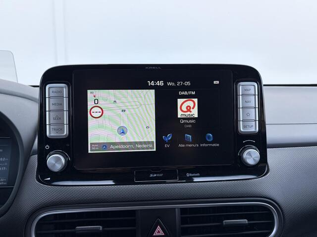 Hyundai Kona EV Premium 64 kWh SOH 100 % 1 Fase / Lichtmetalen velgen 17 / Cruise control adaptief met Stop&Go en stuurhulp / Airco automatisch /