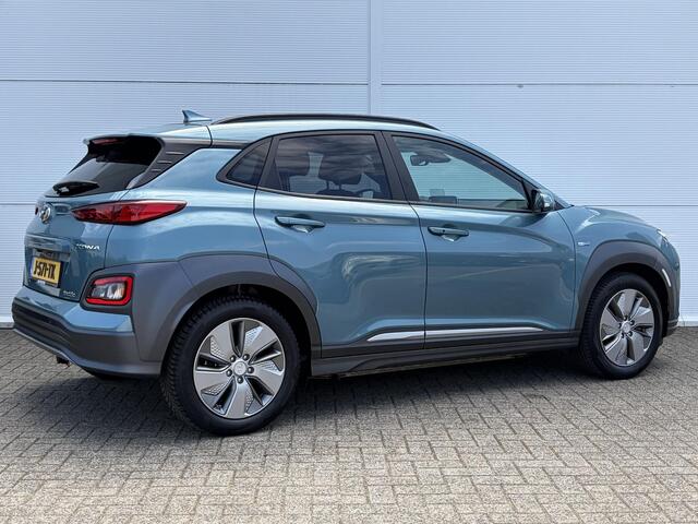 Hyundai Kona EV Premium 64 kWh SOH 100 % 1 Fase / Lichtmetalen velgen 17 / Cruise control adaptief met Stop&Go en stuurhulp / Airco automatisch /