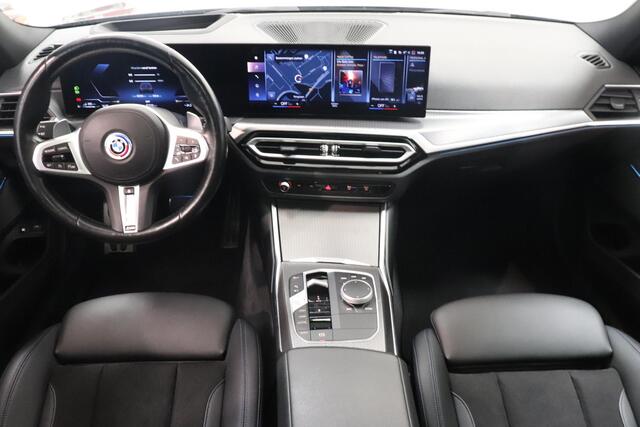 BMW 3-Serie Touring 330e xDrive | M-SPORT | PANO | HARMAN KARDON | MEMORY | TREKHAAK | 50 jaar editie |