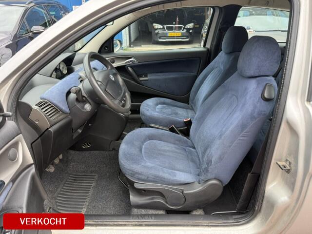 Lancia Ypsilon 1.4-16V Argento APK dec-2026 Prima auto nog Bj. 2003 met elektrische ramen, radio/CD speler, etc. Boekjes zijn aanwezig.