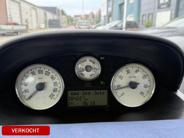 Lancia Ypsilon 1.4-16V Argento APK dec-2026 Prima auto nog Bj. 2003 met elektrische ramen, radio/CD speler, etc. Boekjes zijn aanwezig.