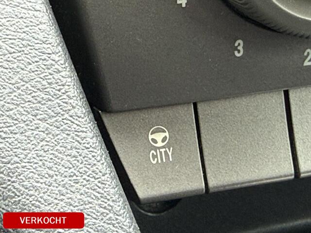 Lancia Ypsilon 1.4-16V Argento APK dec-2026 Prima auto nog Bj. 2003 met elektrische ramen, radio/CD speler, etc. Boekjes zijn aanwezig.