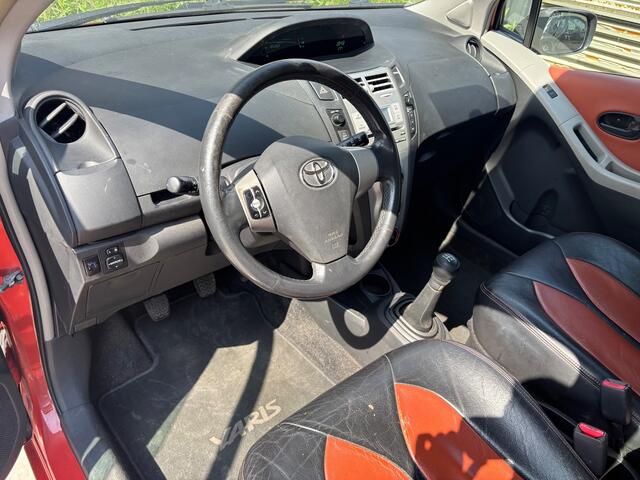 Toyota Yaris 1.3 VVTi Sol | e Koppeling | Lederen bekleding | Airco | El. Ramen | NAP | Rijdt en schakelt top