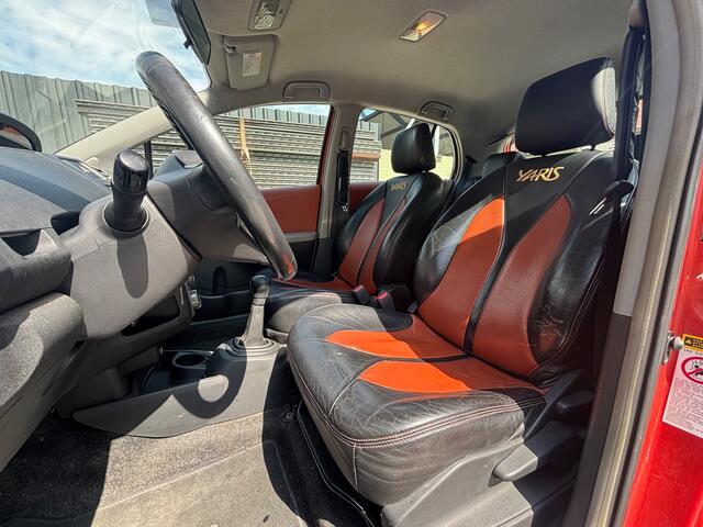 Toyota Yaris 1.3 VVTi Sol | e Koppeling | Lederen bekleding | Airco | El. Ramen | NAP | Rijdt en schakelt top