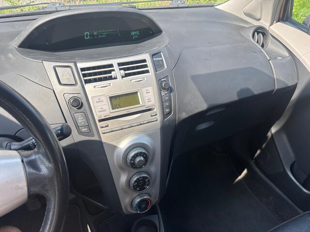 Toyota Yaris 1.3 VVTi Sol | e Koppeling | Lederen bekleding | Airco | El. Ramen | NAP | Rijdt en schakelt top
