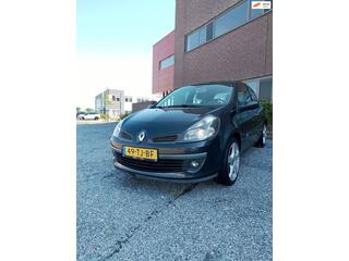 RENAULT CLIO 1.6-16V Initiale