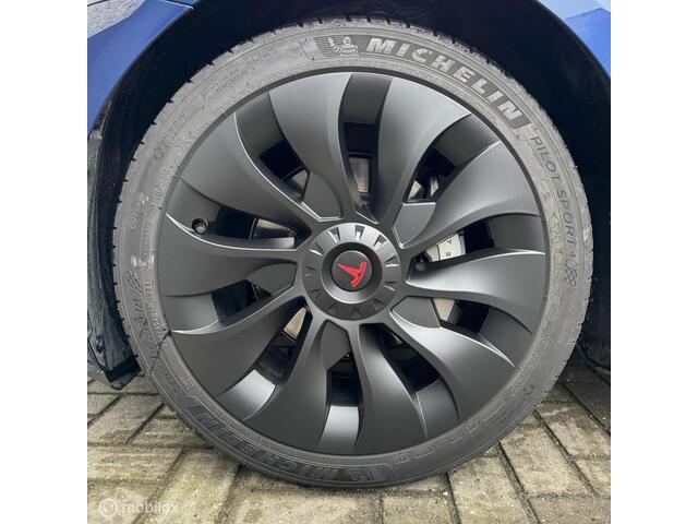 Tesla Model 3 Standard Range�+ MMX PACK + IAP + TREKHAAK
