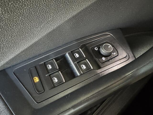 Volkswagen T-ROC 2.0 TSI 4Motion Sport Automaat Carplay Navi Trekhaak All-Seasonbanden