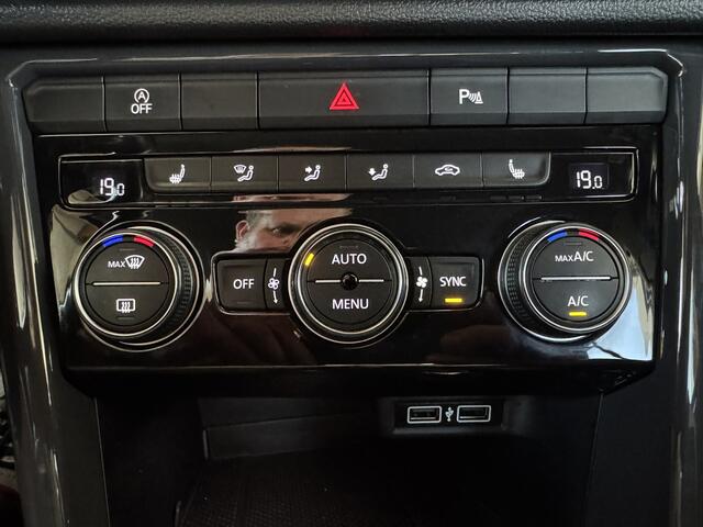 Volkswagen T-ROC 2.0 TSI 4Motion Sport Automaat Carplay Navi Trekhaak All-Seasonbanden
