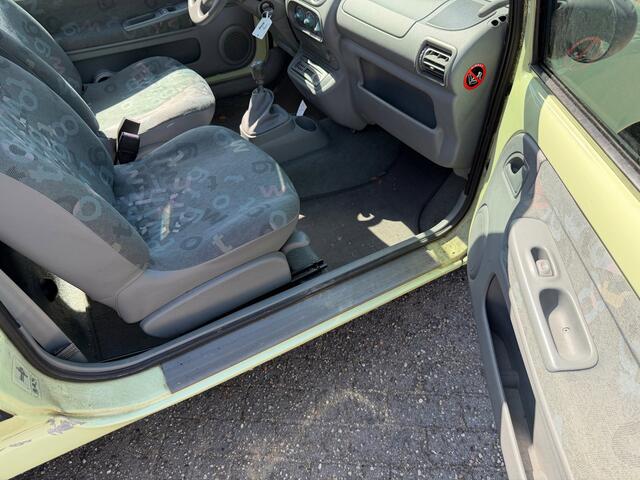 Renault Twingo 1.2-16V Emotion,AIRCO,7-2006,100248km,1495,-