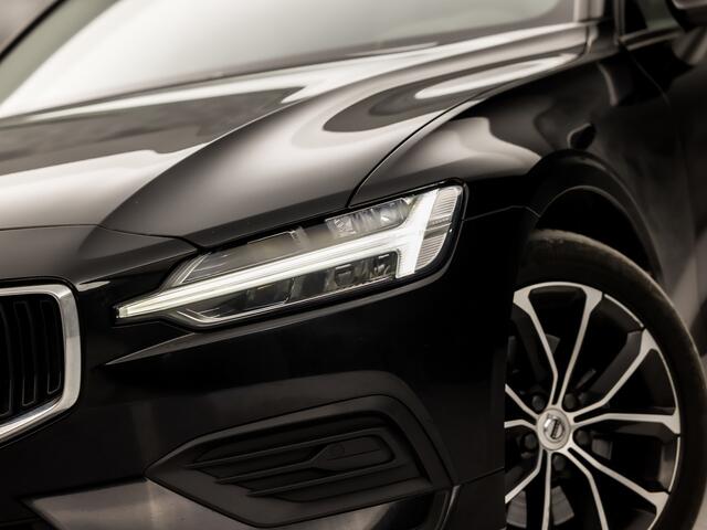 Volvo V60 2.0 B3 Sport 177Pk Automaat APPLE CARPLAY, GROOT NAVI, PARKEERSENSOREN, GETINT GLAS, SPORTSTOELEN, DAKRAILS ZWART, LED KOPLAMPEN, E APK, STAAT
