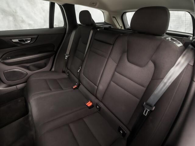 Volvo V60 2.0 B3 Sport 177Pk Automaat APPLE CARPLAY, GROOT NAVI, PARKEERSENSOREN, GETINT GLAS, SPORTSTOELEN, DAKRAILS ZWART, LED KOPLAMPEN, E APK, STAAT