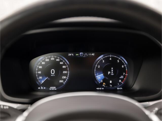 Volvo V60 2.0 B3 Sport 177Pk Automaat APPLE CARPLAY, GROOT NAVI, PARKEERSENSOREN, GETINT GLAS, SPORTSTOELEN, DAKRAILS ZWART, LED KOPLAMPEN, E APK, STAAT