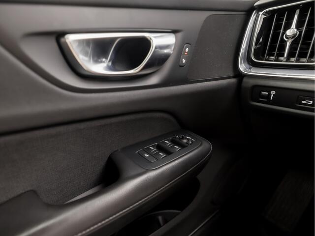 Volvo V60 2.0 B3 Sport 177Pk Automaat APPLE CARPLAY, GROOT NAVI, PARKEERSENSOREN, GETINT GLAS, SPORTSTOELEN, DAKRAILS ZWART, LED KOPLAMPEN, E APK, STAAT