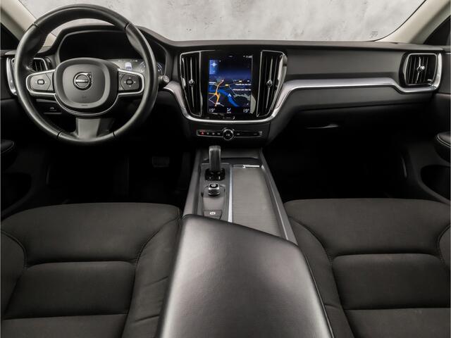 Volvo V60 2.0 B3 Sport 177Pk Automaat APPLE CARPLAY, GROOT NAVI, PARKEERSENSOREN, GETINT GLAS, SPORTSTOELEN, DAKRAILS ZWART, LED KOPLAMPEN, E APK, STAAT
