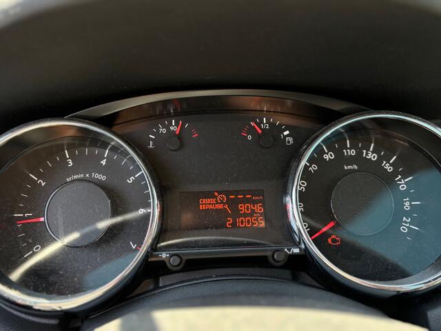 Peugeot 5008 1.6 Style | 7-Persoons | Lees Tekst