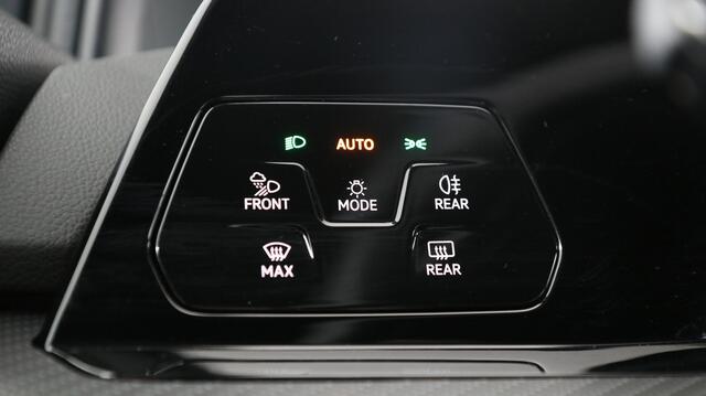 Volkswagen Golf 1.5 TSI 150pk R-Line Business DSG / Navigatie / Stoel+Stuurverwarming / Camera