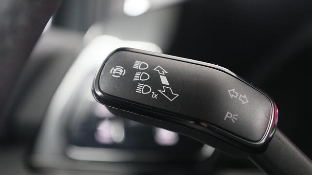 Volkswagen Golf 1.5 TSI 150pk R-Line Business DSG / Navigatie / Stoel+Stuurverwarming / Camera