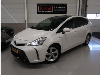 TOYOTA PRIUS 1.8 Dynamic 7 Zitplaatsen Panoramadak Camera Head-Up Navigatie Airco-ecc Stoelverwarming Leer/Alcantara LED Bluetooth Boekjes aanwezig pdc