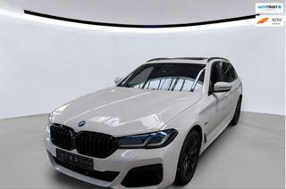BMW 5-SERIE Touring 530e xDrive M-pakket Panodak Laserlight El. Trekhaak - All-in