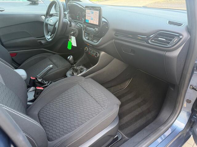 Ford Fiesta 1.0 EcoBoost Hybrid Titanium | CARPLAY | WINTER-PACK | CAMERA | CLIMA | CRUISE | PDC | 1E EIG | NAP. ORIG.NL | VOORRUI