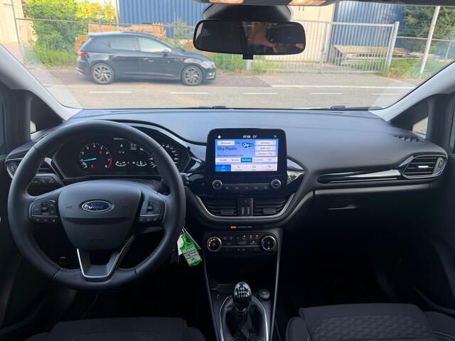 Ford Fiesta 1.0 EcoBoost Hybrid Titanium | CARPLAY | WINTER-PACK | CAMERA | CLIMA | CRUISE | PDC | 1E EIG | NAP. ORIG.NL | VOORRUI