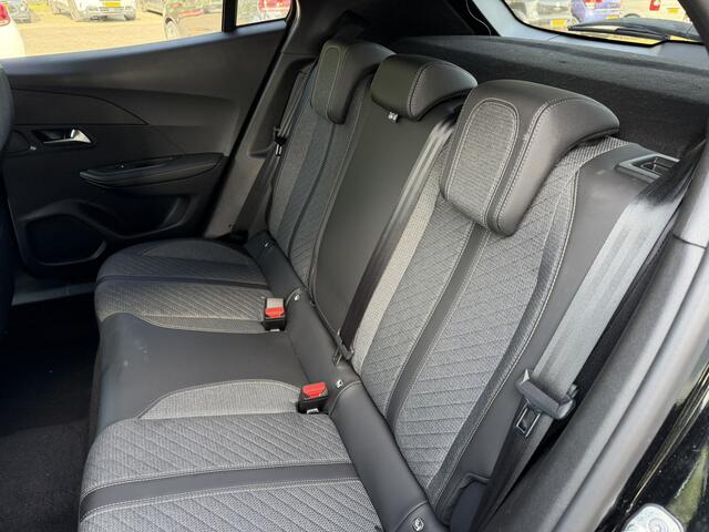 Peugeot E-2008 EV Allure Avantage 54 kWh 360 Camera / Adapt. Cruise / Navi