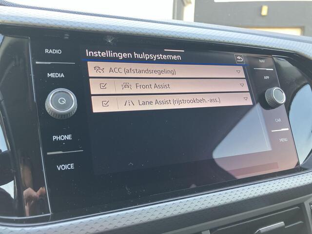 Volkswagen T-Cross 1.0TSI/110PK Life DSG � Apple/Android Car Play � Trekhaak � Camera + Parkeersensoren � Clima �