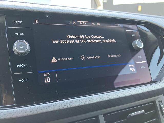 Volkswagen T-Cross 1.0TSI/110PK Life DSG � Apple/Android Car Play � Trekhaak � Camera + Parkeersensoren � Clima �
