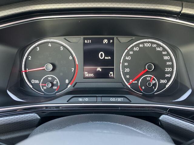 Volkswagen T-Cross 1.0TSI/110PK Life DSG � Apple/Android Car Play � Trekhaak � Camera + Parkeersensoren � Clima �