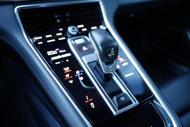Porsche Panamera Sport Turismo 2.9 4S / Krijtgrijs / Sport Design / Sportuitlaat