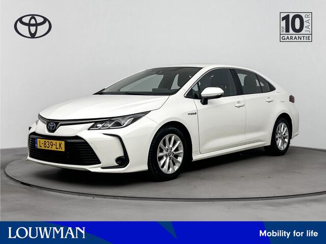 Toyota Corolla Sedan 1.8 Hybrid Active | NL-Auto | Apple Carplay/Android Auto | Parkeercamera | t/m 15-06 FA