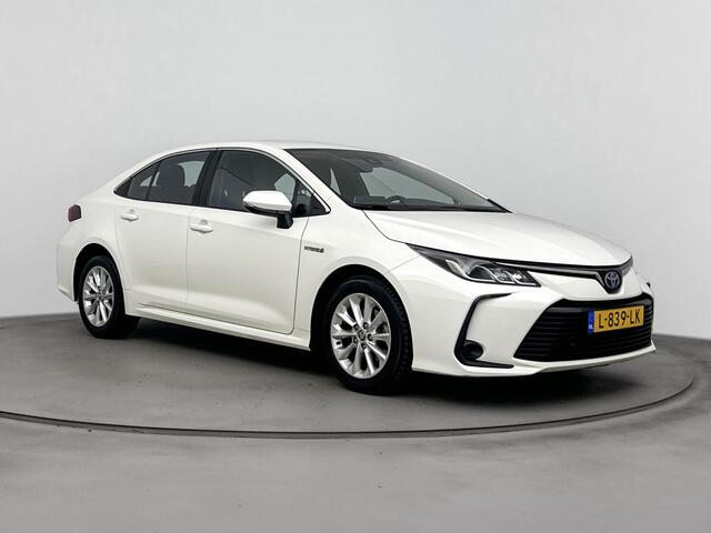Toyota Corolla Sedan 1.8 Hybrid Active | NL-Auto | Apple Carplay/Android Auto | Parkeercamera | t/m 15-06 FA