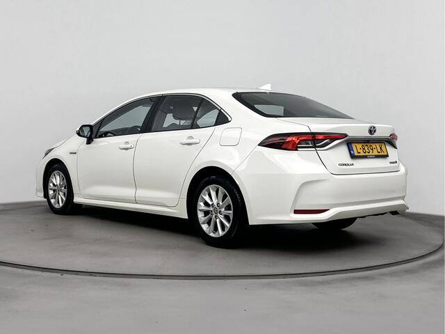 Toyota Corolla Sedan 1.8 Hybrid Active | NL-Auto | Apple Carplay/Android Auto | Parkeercamera | t/m 15-06 FA