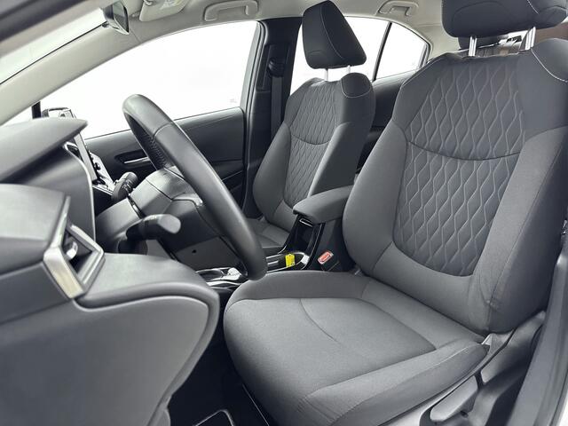 Toyota Corolla Sedan 1.8 Hybrid Active | NL-Auto | Apple Carplay/Android Auto | Parkeercamera | t/m 15-06 FA