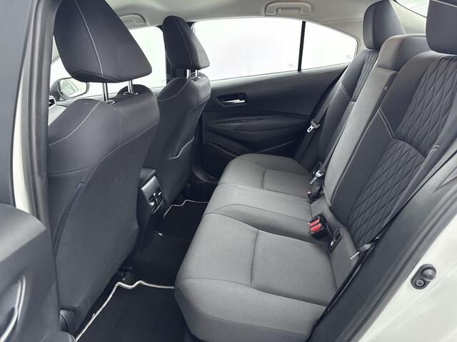 Toyota Corolla Sedan 1.8 Hybrid Active | NL-Auto | Apple Carplay/Android Auto | Parkeercamera | t/m 15-06 FA