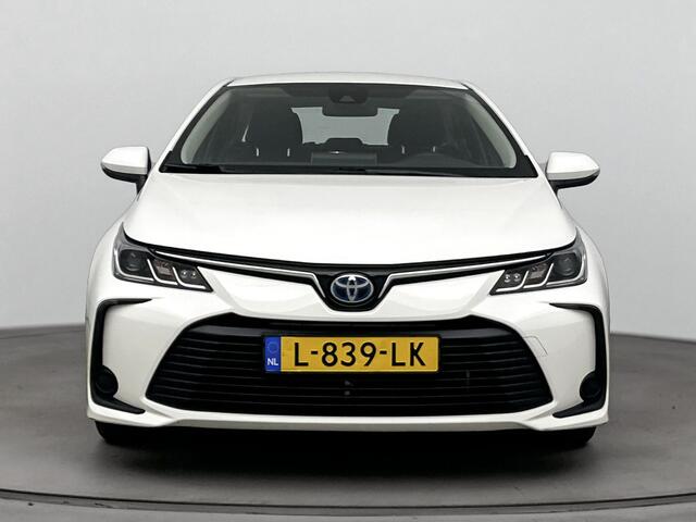 Toyota Corolla Sedan 1.8 Hybrid Active | NL-Auto | Apple Carplay/Android Auto | Parkeercamera | t/m 15-06 FA