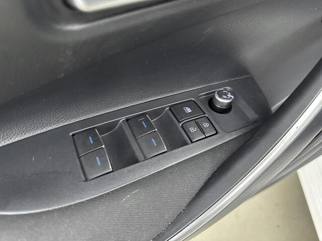 Toyota Corolla Sedan 1.8 Hybrid Active | NL-Auto | Apple Carplay/Android Auto | Parkeercamera | t/m 15-06 FA