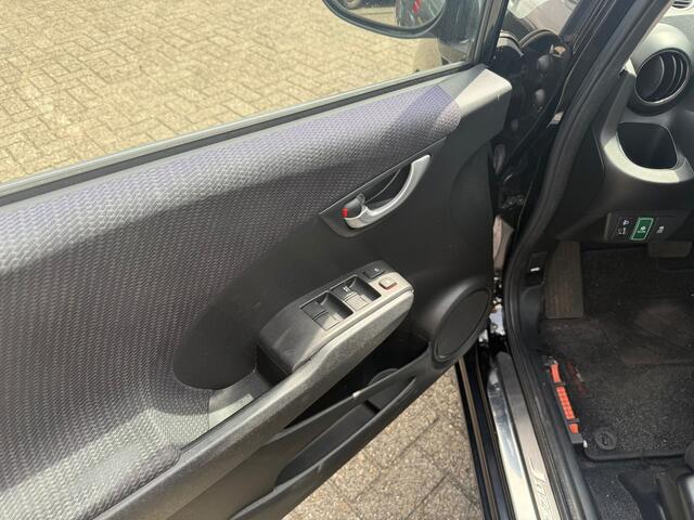 Honda Jazz 1.4 Hybrid Elegance / AUTOMAAT / AIRCO / APK / NAP / PANO / BOEKJES / ZEER NETTE AUTO