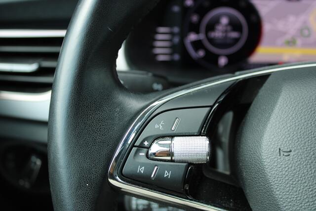 Skoda Kamiq 1.0 TSI Business Virtual-Cockpit Camera Led Trekhaak-Zwenkbaar